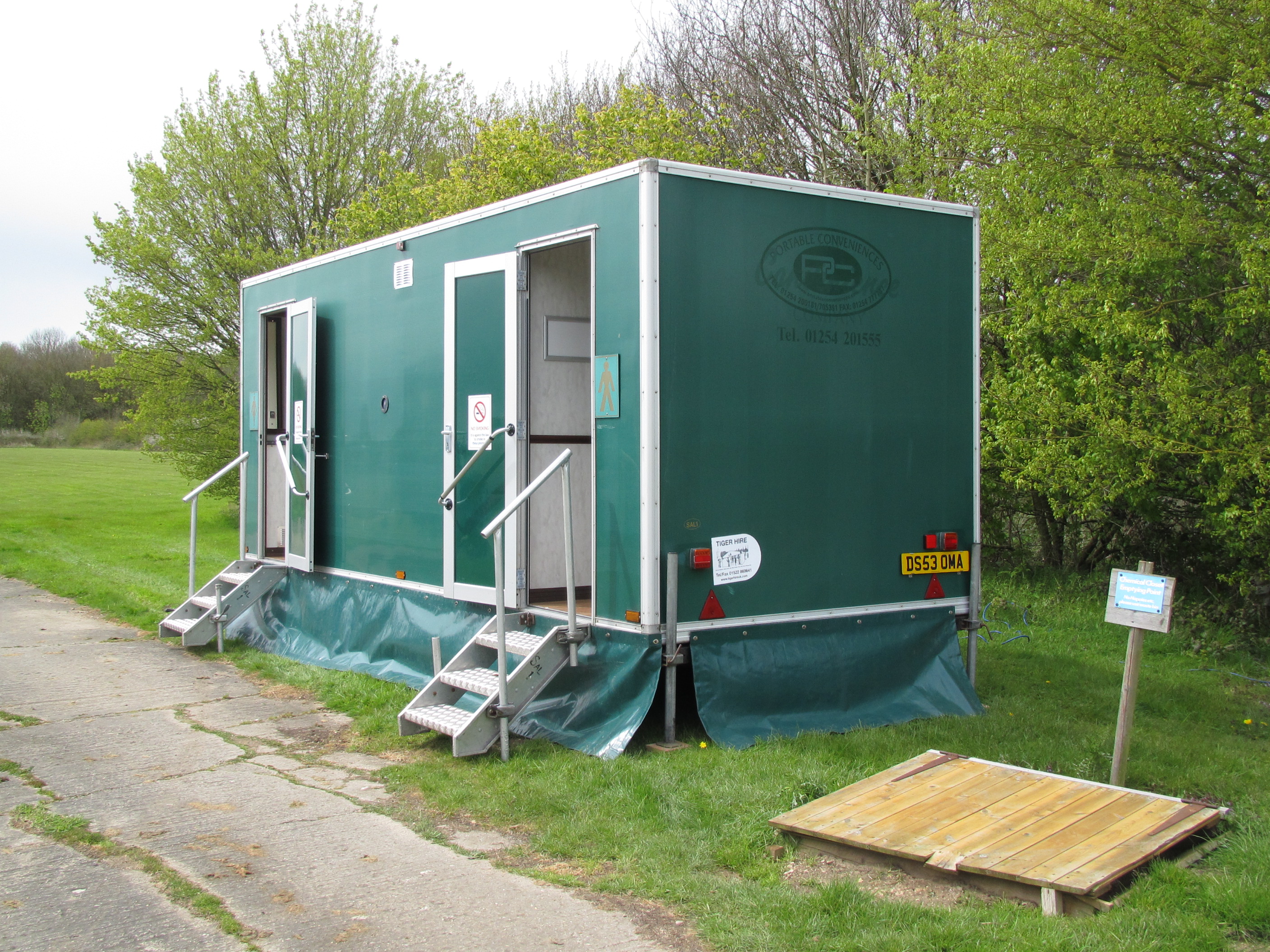 3 + 1 with skirt back